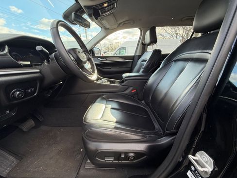 Used 2023 Jeep Grand Cherokee L Limited image 27