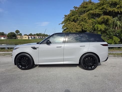 New 2026 Land Rover Range Rover Sport Dynamic SE AWD/4WD image 7