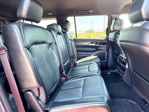Used 2024 Jeep Wagoneer Series II w/ Flexible Seating Group RWD image 16