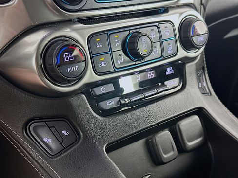 Used 2018 Chevrolet Suburban LT image 23