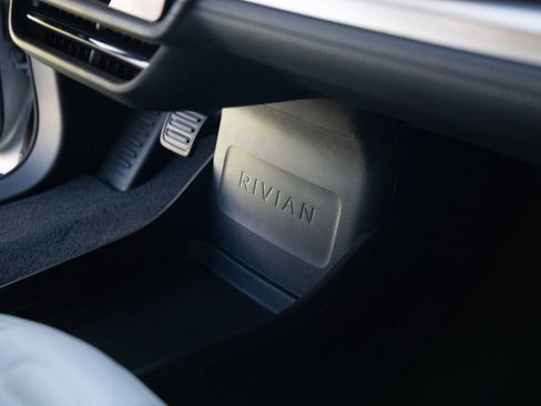 Used 2025 Rivian R1S Adventure image 26