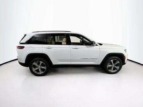 Used 2023 Jeep Grand Cherokee Limited image 4