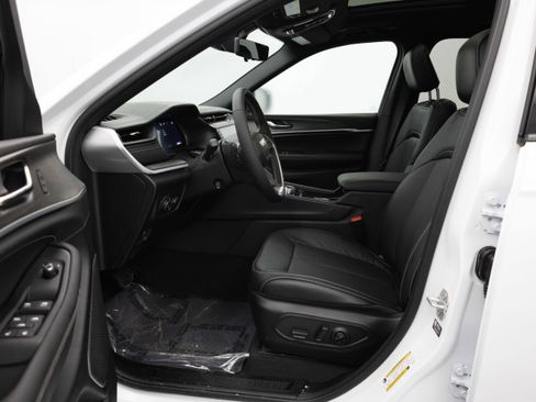 New 2026 Jeep Grand Cherokee L Limited image 17