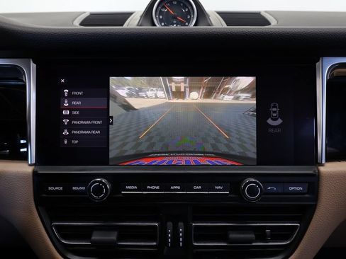 Used 2019 Porsche Macan AWD/4WD image 31