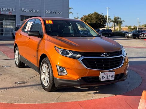 Used 2018 Chevrolet Equinox LS FWD image 2