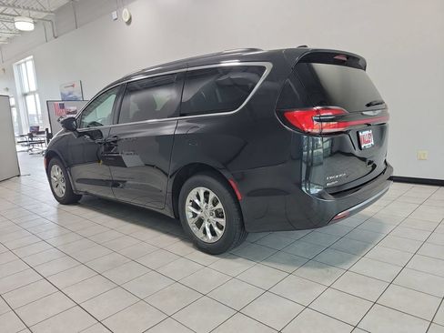 Used 2022 Chrysler Pacifica Touring-L AWD/4WD image 9