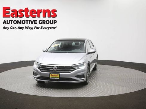 Used 2020 Volkswagen Jetta SE w/ SE Cold Weather Package FWD image 54