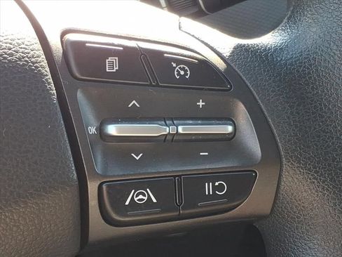 Used 2023 Hyundai Kona SEL AWD/4WD image 9