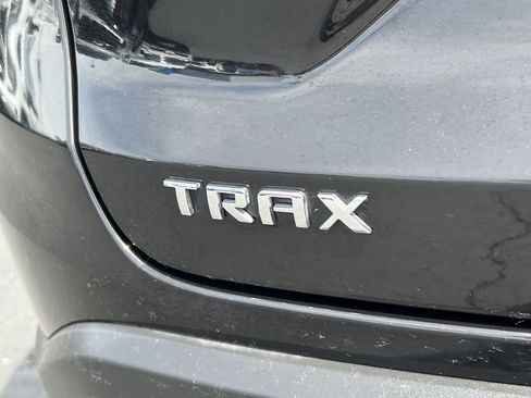Used 2025 Chevrolet Trax LT FWD image 9
