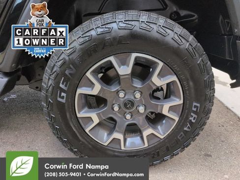 Used 2024 Jeep Wrangler Unlimited Sahara w/ Technology Group AWD/4WD image 32