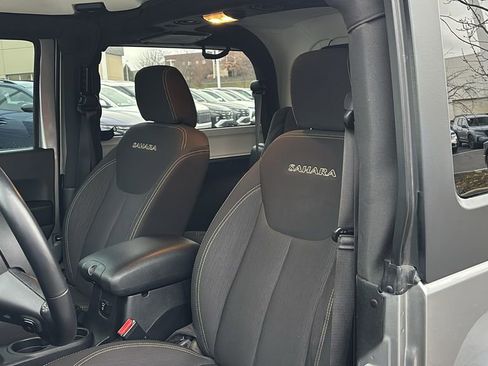 Used 2017 Jeep Wrangler Sahara image 10
