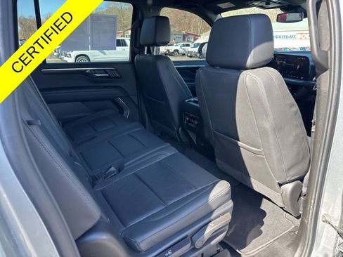 Used 2025 Chevrolet Suburban Z71 AWD/4WD image 25