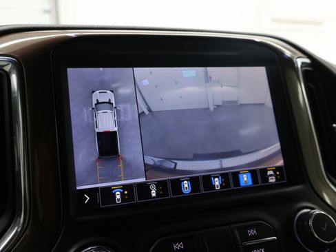 Used 2021 Chevrolet Silverado 2500 High Country w/ Z71 Off-Road Package image 17