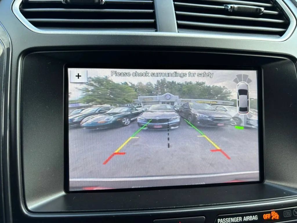 Used 2018 Ford Explorer XLT w/ Equipment Group 202A AWD/4WD image 25