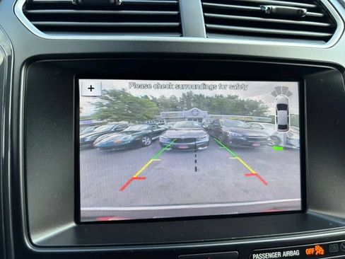 Used 2018 Ford Explorer XLT w/ Equipment Group 202A AWD/4WD image 25