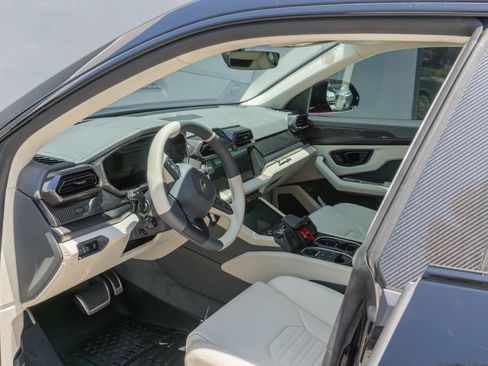 Used 2026 Lamborghini Urus SE AWD/4WD image 77