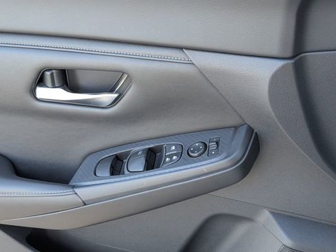 Certified 2023 Nissan Sentra SV FWD image 28