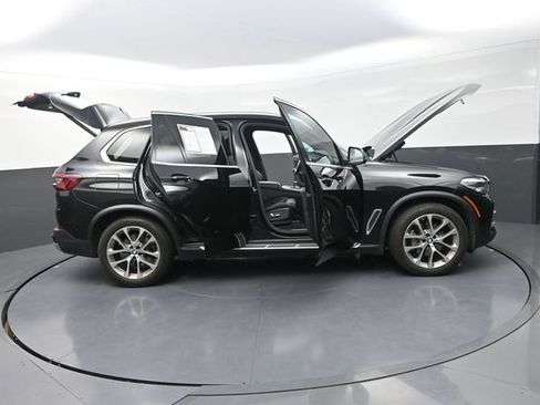 Used 2023 BMW X5 xDrive40i w/ Premium Package AWD/4WD image 37