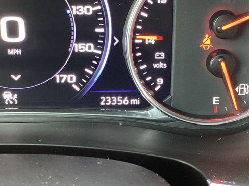 Used 2023 Chevrolet Traverse Premier image 3