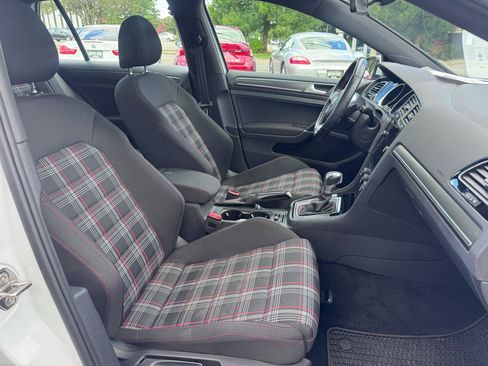 Used 2018 Volkswagen GTI SE FWD image 24