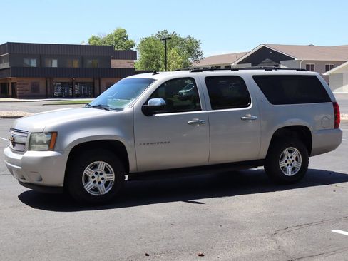 Used 2008 Chevrolet Suburban LT w/ LT Preferred Equipment Group AWD/4WD image 10