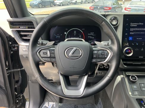 Used 2024 Lexus GX 550 w/ Cold Area Package AWD/4WD image 20