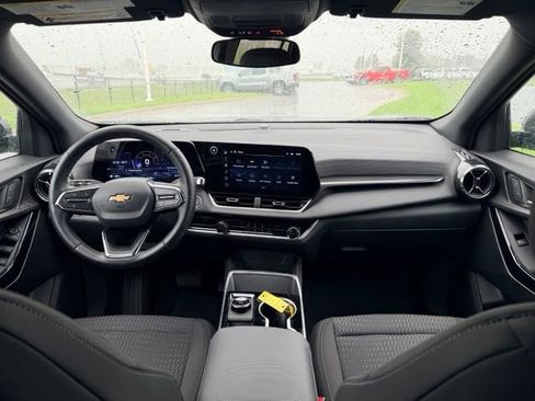 Used 2026 Chevrolet Equinox LT FWD image 6