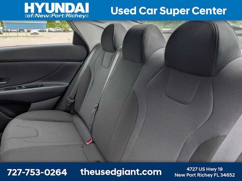Used 2025 Hyundai Elantra SE w/ Cargo Package FWD image 13