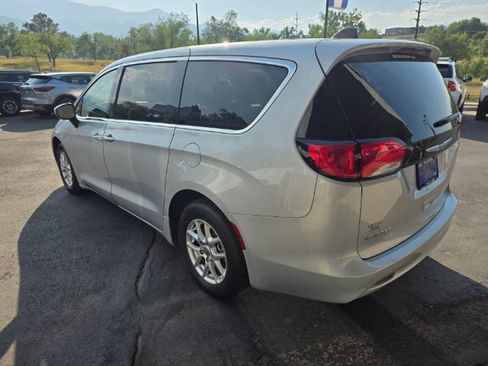 Used 2023 Chrysler Voyager LX FWD image 8