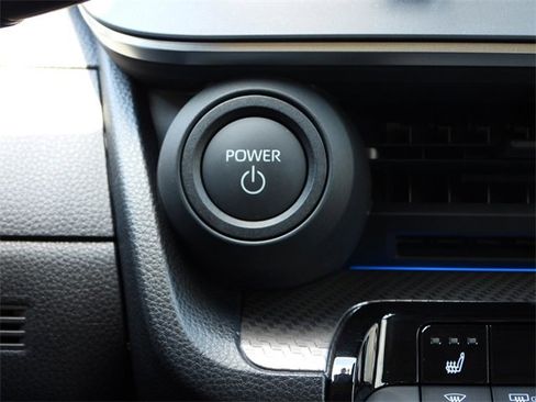 Certified 2025 Toyota Prius XLE image 20