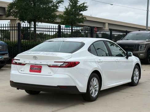 Used 2025 Toyota Camry LE FWD image 5