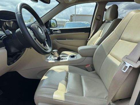 Used 2017 Jeep Grand Cherokee Limited AWD/4WD image 13