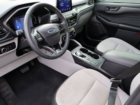Certified 2023 Ford Escape Active image 3