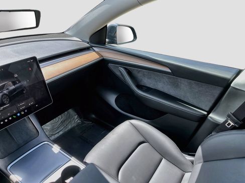 Used 2024 Tesla Model Y Long Range RWD image 23
