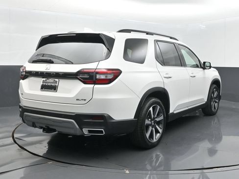Used 2025 Honda Pilot Elite image 7