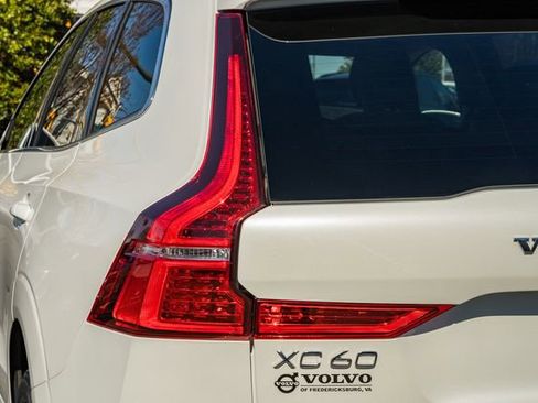 Used 2021 Volvo XC60 T5 Momentum w/ Advanced Package image 7