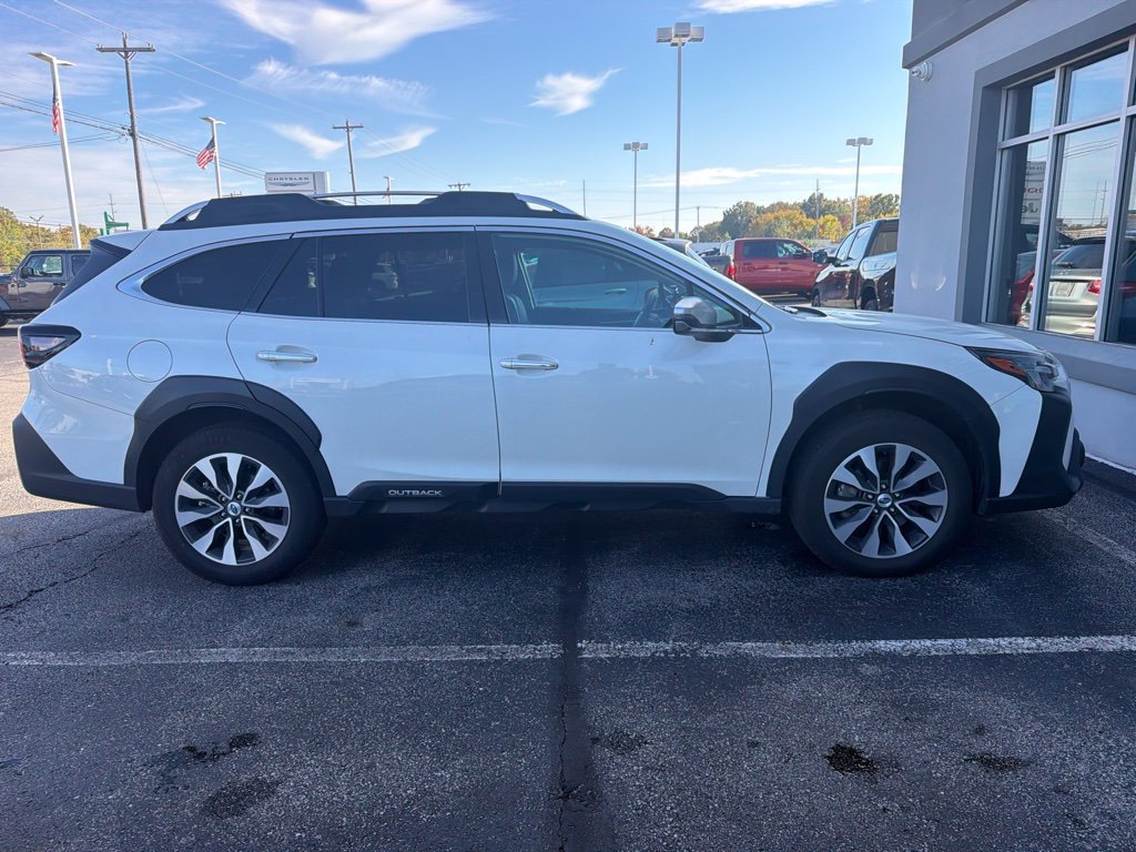 Used 2025 Subaru Outback Touring XT AWD/4WD image 2