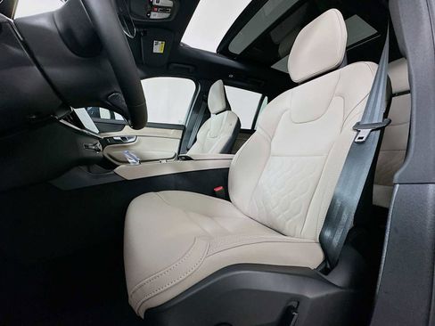 New 2026 Volvo XC90 B6 Plus w/ Protection Package Premier image 18