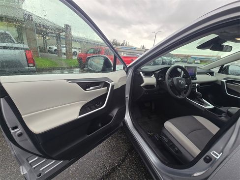 Used 2025 Toyota RAV4 XLE image 16