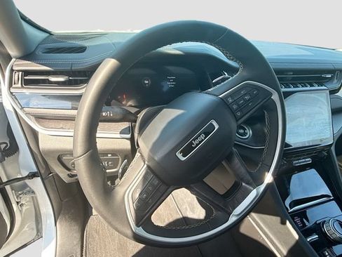 Used 2023 Jeep Grand Cherokee 4WD 4xe image 16