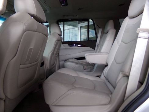 Used 2016 Cadillac Escalade Luxury AWD/4WD image 19