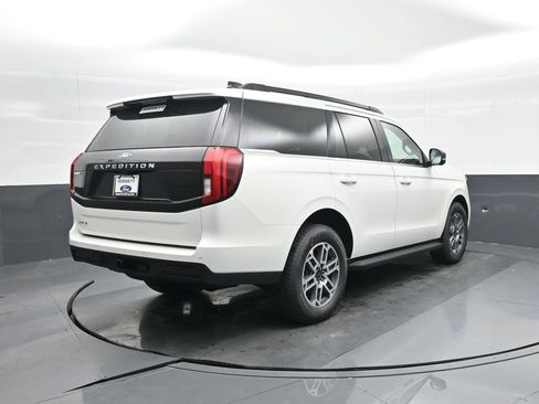 New 2026 Ford Expedition Active image 7