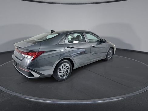 Used 2026 Hyundai Elantra Hybrid FWD image 8