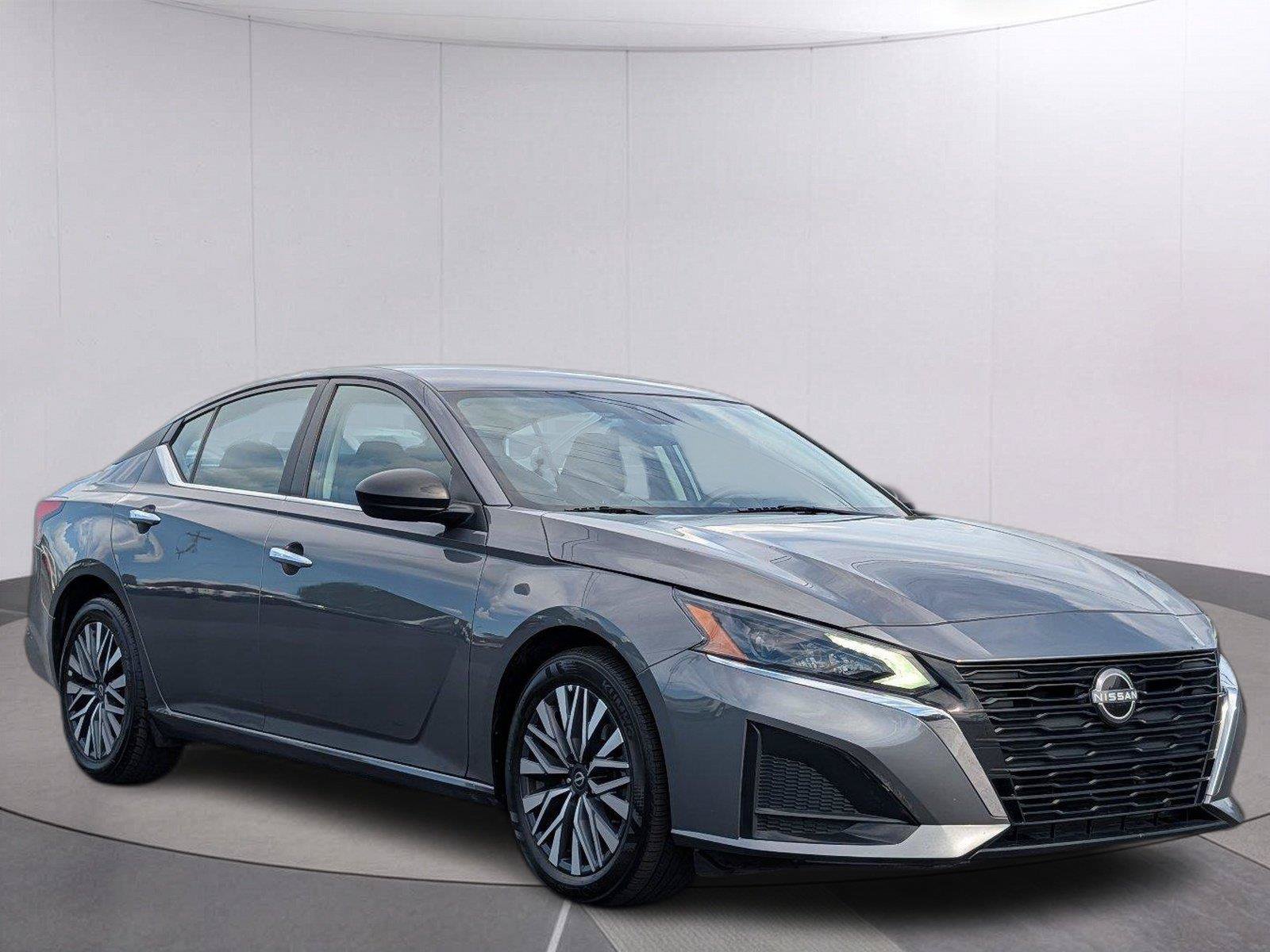 Used 2025 Nissan Altima 2.5 SV FWD image 7