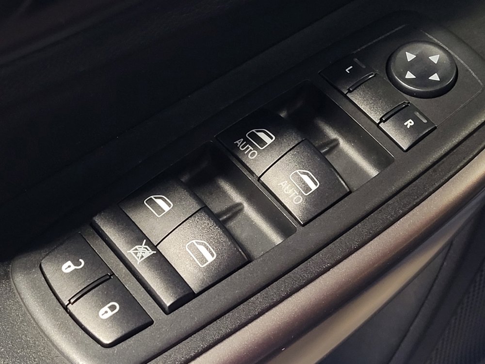 Used 2019 Jeep Cherokee Limited FWD image 27