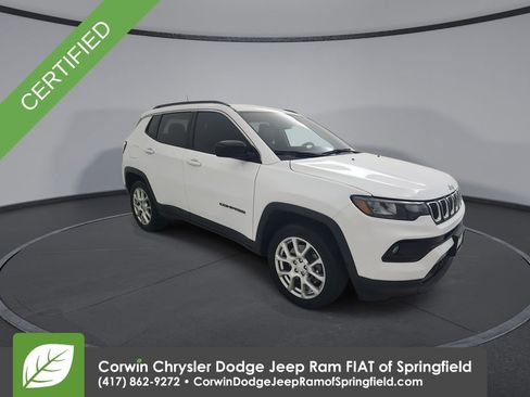 Used 2023 Jeep Compass Latitude image 2