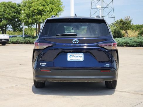 Used 2023 Toyota Sienna XLE w/ XLE Plus Package AWD/4WD image 6