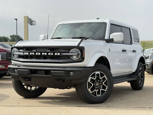 New 2026 Ford Bronco Outer Banks AWD/4WD image 2