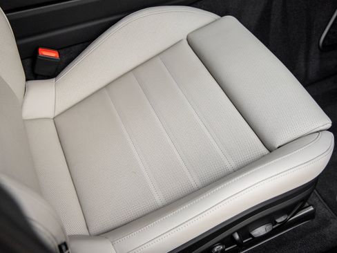 Certified 2025 Porsche Panamera image 36