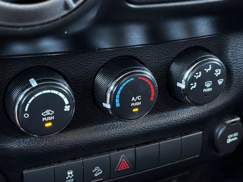 Used 2013 Jeep Wrangler Sport AWD/4WD image 20